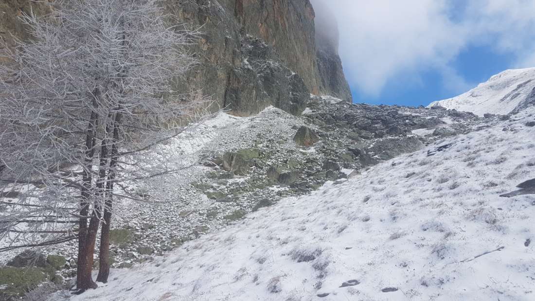 Paesaggio innevato alla base della Rocca Provenzale