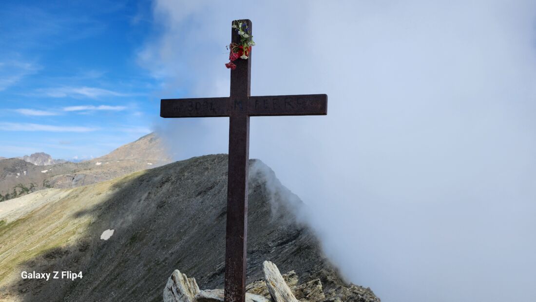 Monte Ferra Escursione al Monte Ferra e traversata alla Punta di Fiutrusa - Sul Monte Ferra