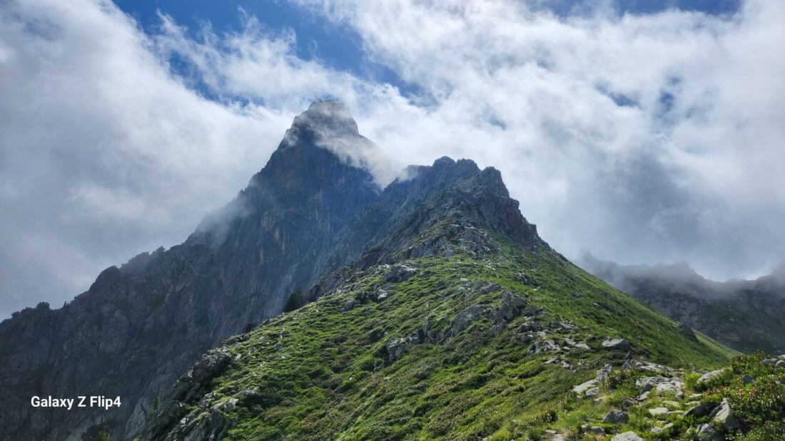 In fondo il Monte Frisson