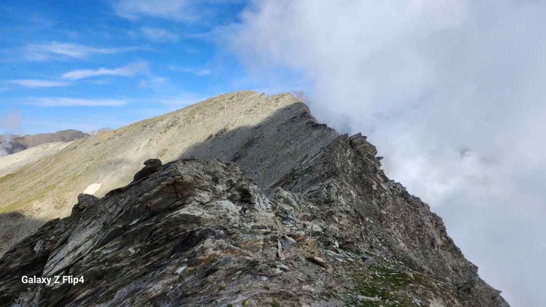 Inizio della cresta dal Monte Ferra La cresta visibile dal Monte Ferra