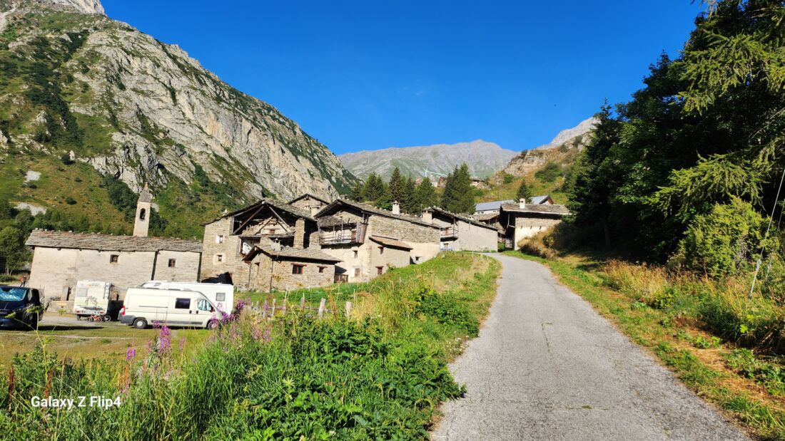 Frazione Sant'Anna di Bellino Escursione al Monte Ferra e traversata alla Punta di Fiutrusa -partenza Sant'Anna di Bellino