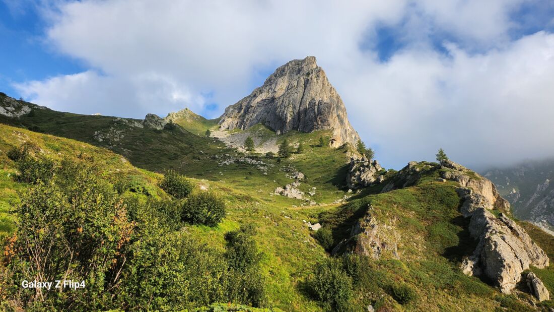 Da lontano vediamo Rocca Parvo Da lontano la Rocca Parvo