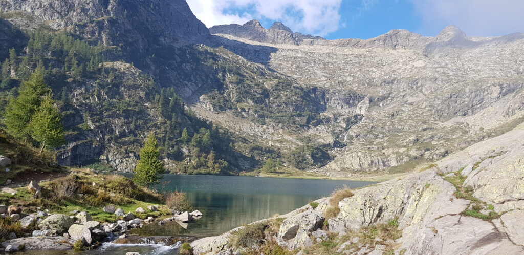 Lago Sottano del Sella Il Lago Sottano del Sella presso il Rifugio Livio Bianco