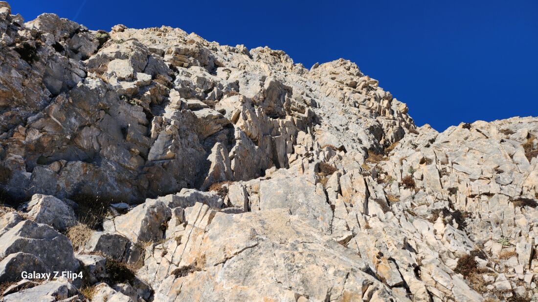 Rocce nel tratto finale della salita alla Rocca dell'Inferno