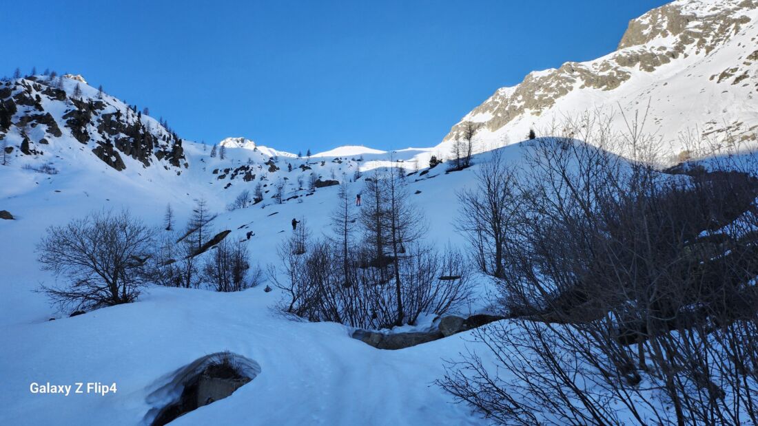 Sentiero innevato Skialp nel vallone di San Bernolfo. Sentiero innvetao
